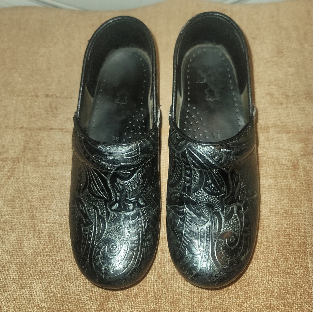 Dansko Women's Black Floral Tooled Leather Nurse Clogs Shoes US Size 7.5 (EU 38)